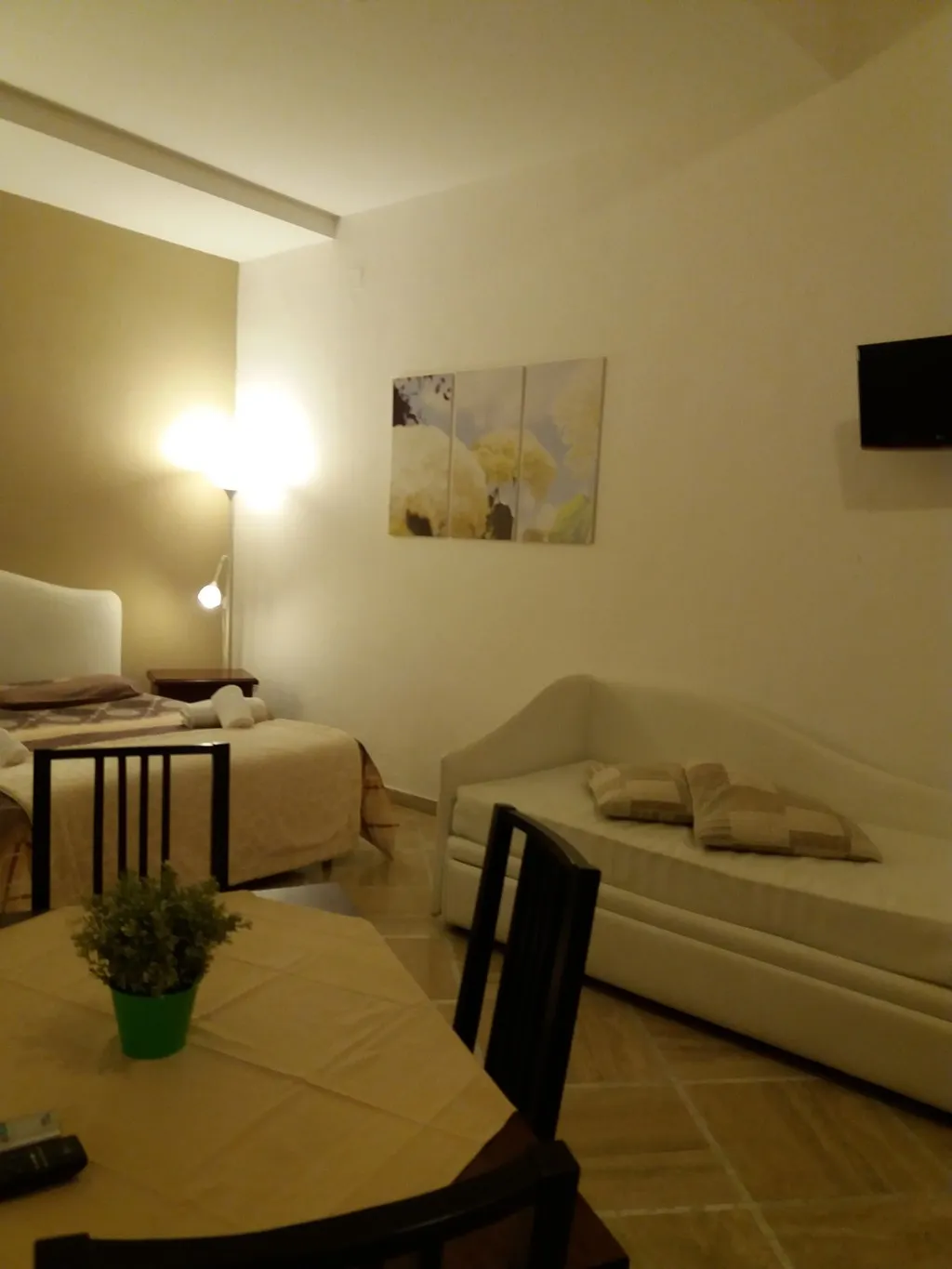 Double or Twin ECONOMY Room, Sorrento Town Suites, Naples