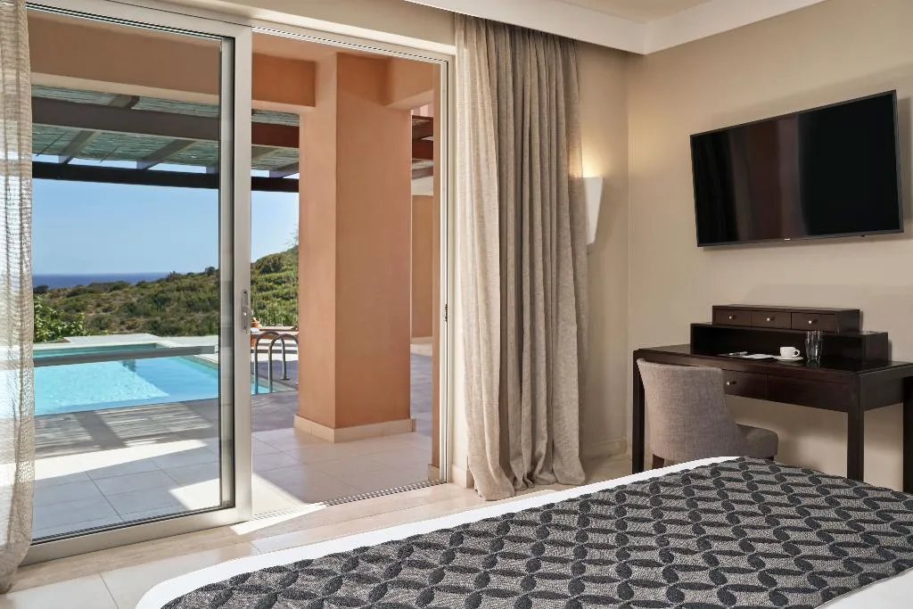 SUITE WITH PRIVATE POOL Room, Atlantica Belvedere Resort, Kos