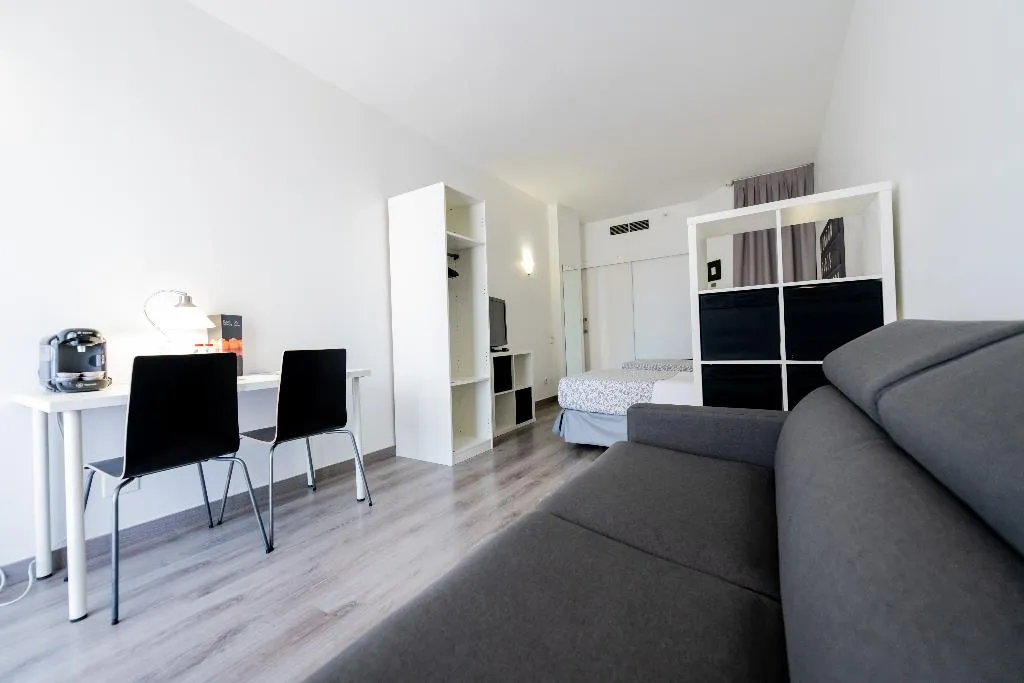 QUADRUPLE STANDARD Room, Aparthotel Atenea Calabria, Barcelona