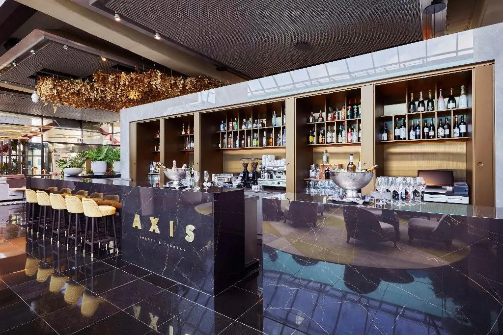 Bar, Hyatt Regency Barcelona Tower, Barcelona