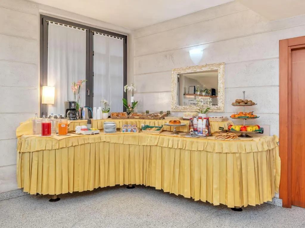 Restaurant, B&B Hotel Prestige Ornago, Milan