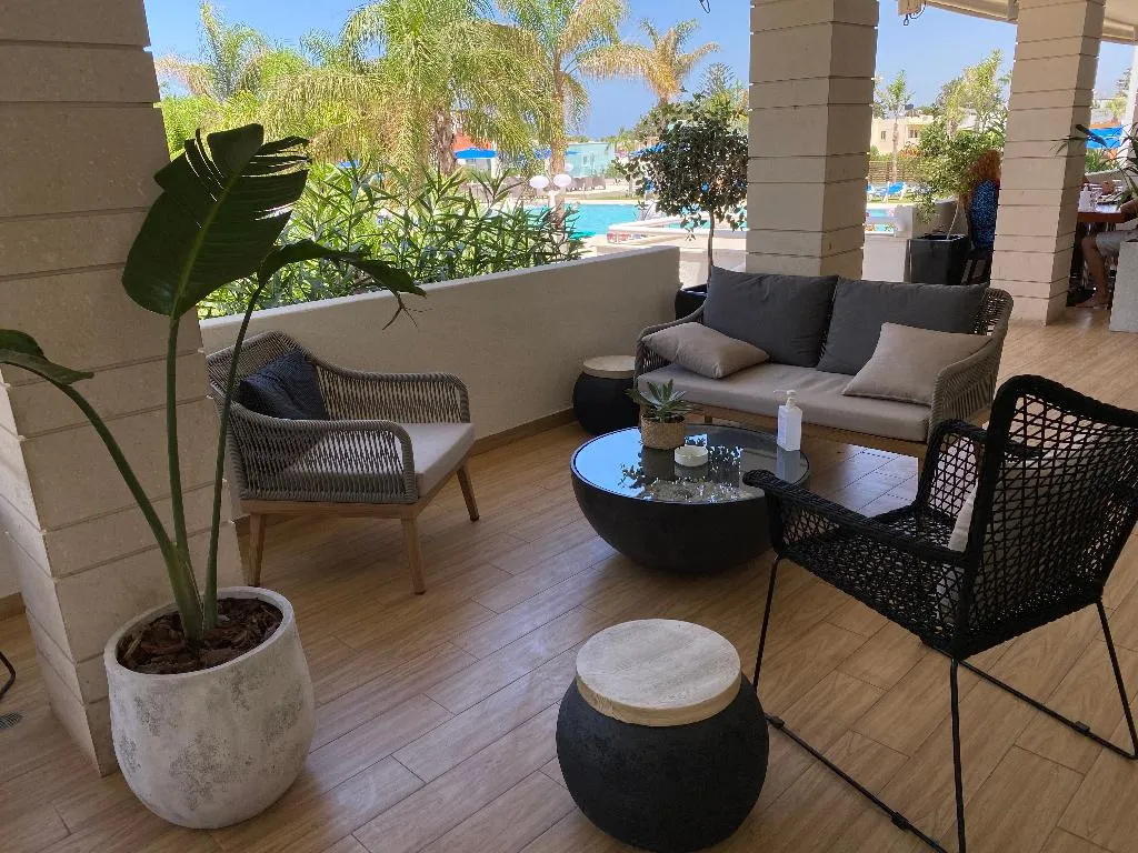 Terrace, COOEE Kyknos Beach Hotel & Bungalows, Crete
