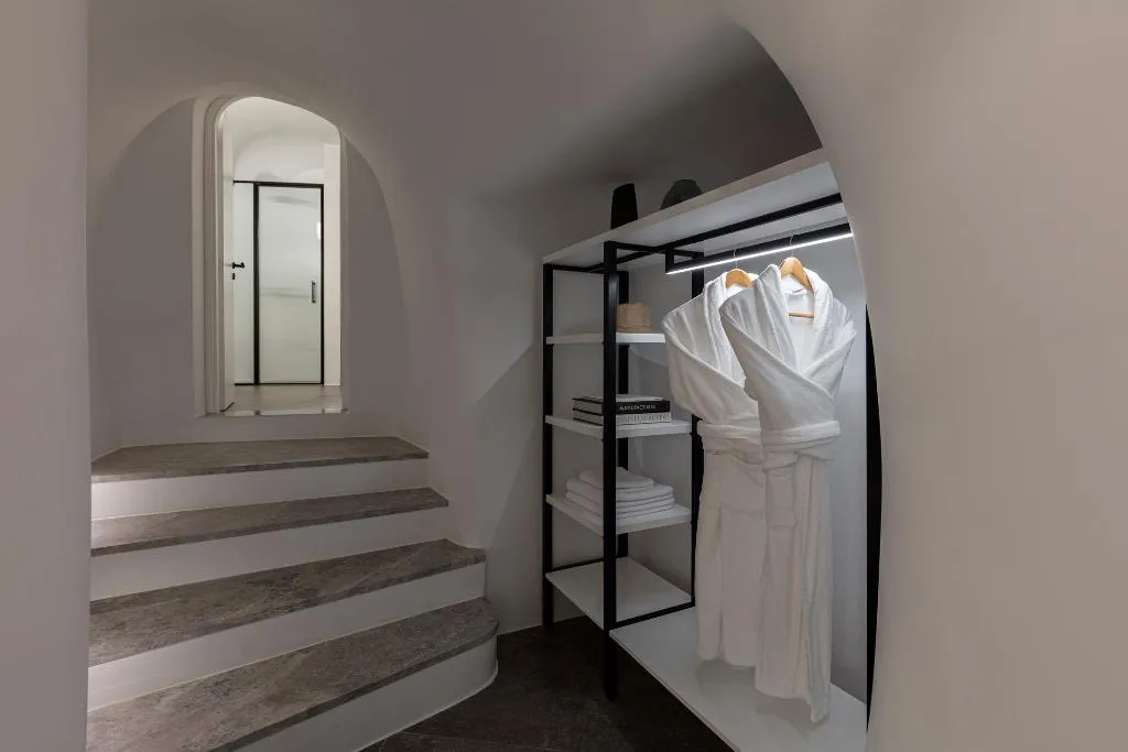 SUITE WITH PRIVATE POOL Room, Canaves Oia Suites, Santorini