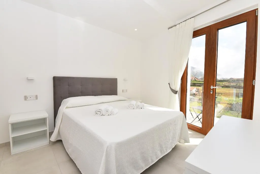 DOUBLE SUPERIOR WITH BALCONY Room, Casa Emma, Naples