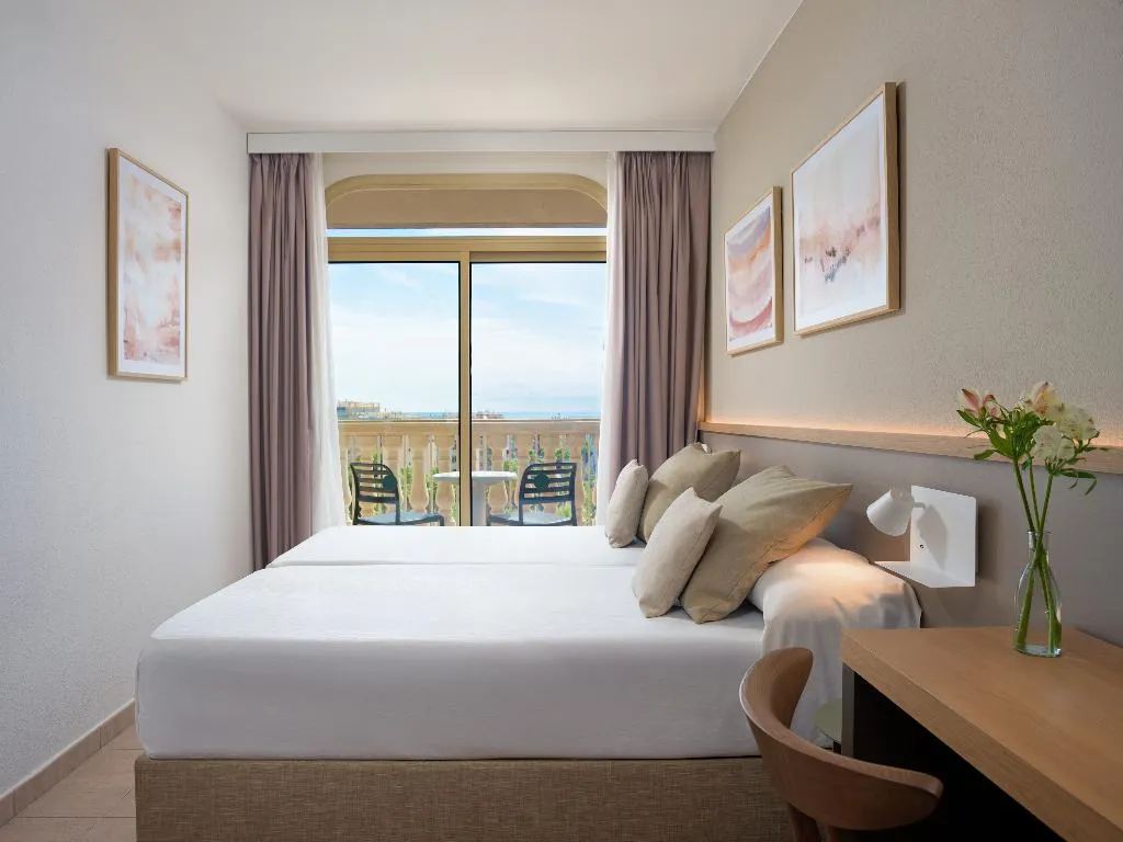 APARTMENT CAPACITY 4 Room, Ponient Dorada Palace by PortAventura World, Costa Dorada