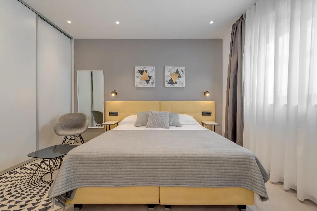 VILLA FOUR BEDROOMS Room, Villa Luna Podstrana, Split