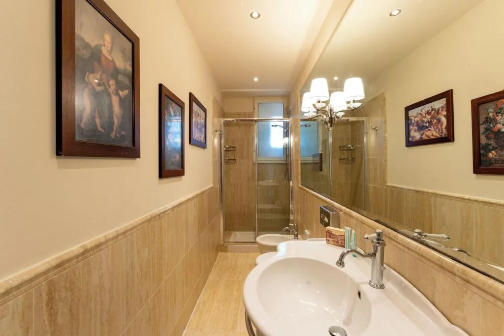QUADRUPLE STANDARD Room, Pendini, Florence