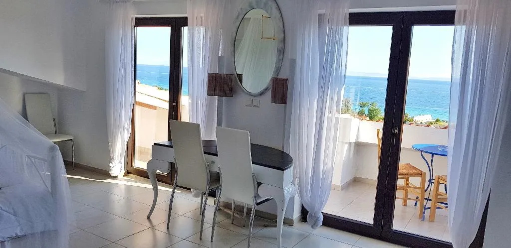 STUDIO TWO BEDROOMS ONE BATHROOM Room, Bungalow White Apartments and Suits, Halkidiki