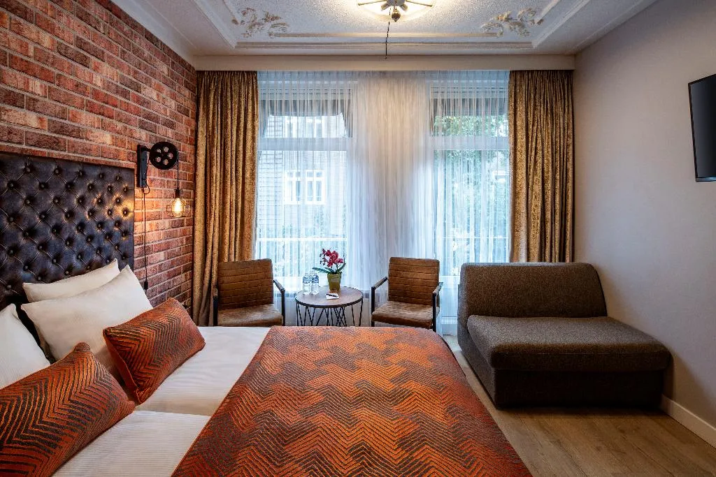 TRIPLE STANDARD Room, Hotel Jupiter, Amsterdam