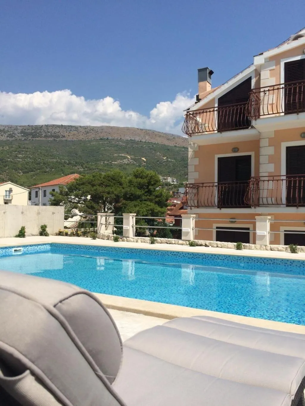 Sports and Entertainment, Bed & Breakfast Senator, Split