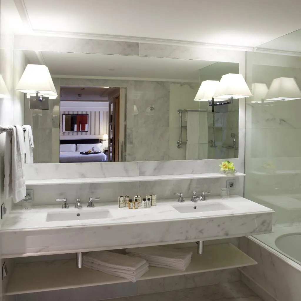 JUNIOR SUITE STANDARD Room, Majestic Hotel & Spa Barcelona, Barcelona
