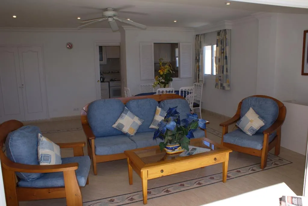 APARTMENT CAPACITY 8 THREE BEDROOMS Room, Hamilton Court, Menorca