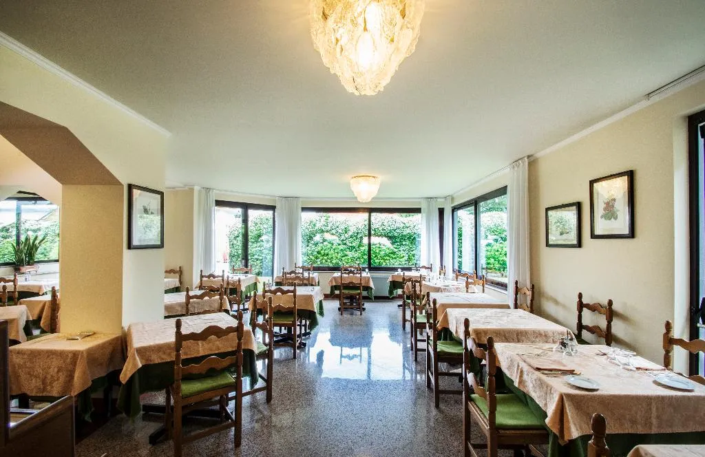 Restaurant, Lido La Perla Nera Hotel, Milan