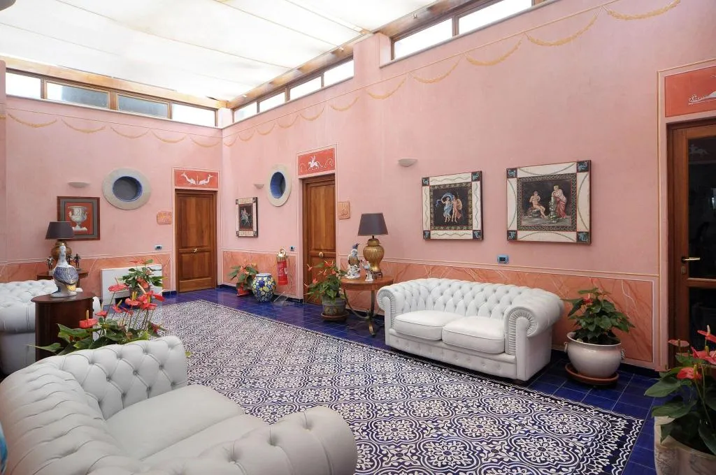 Lobby, Eros, Palermo
