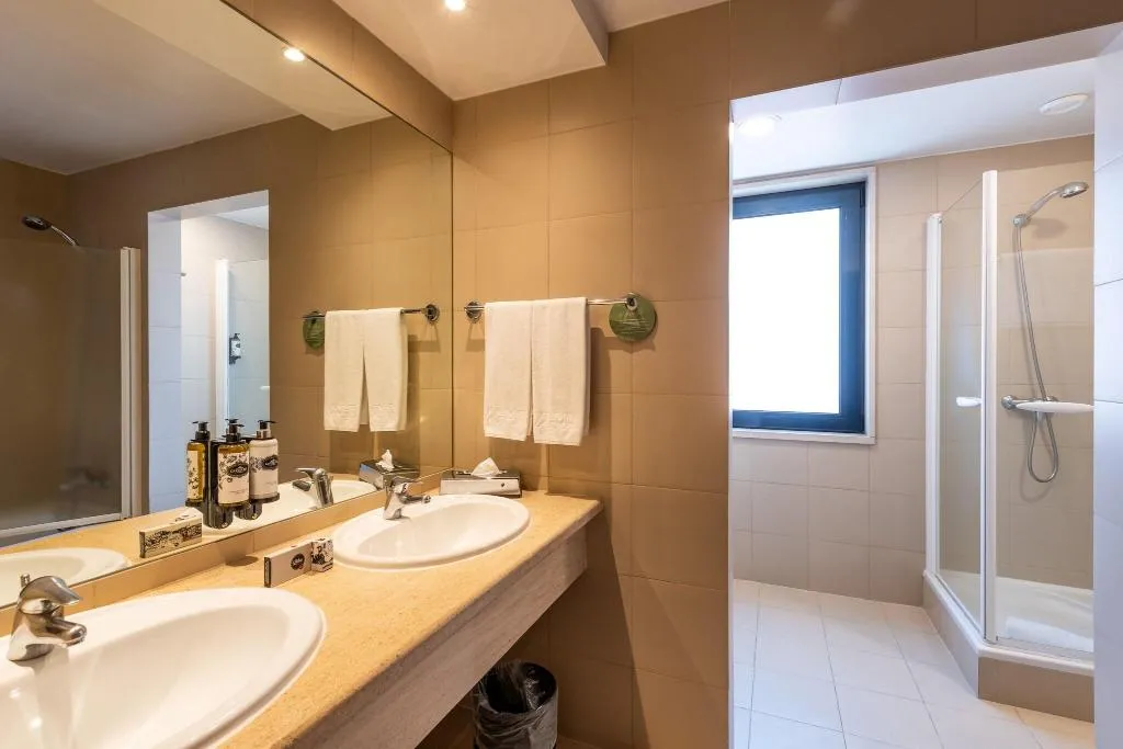 Double or Twin WITH DOUBLE BED Room, Mundial, Lisbon