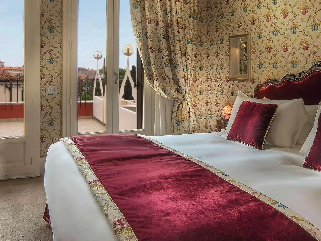 DOUBLE DELUXE CANAL VIEW Room, Papadopoli Hotel Venezia - MGallery Collection, Venice