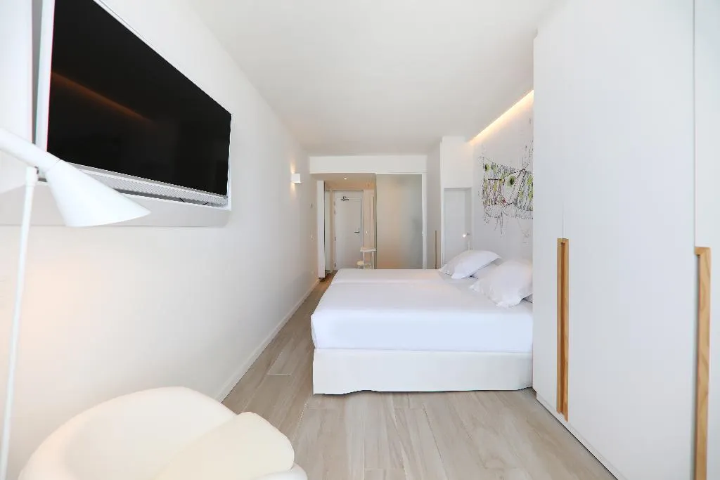 Double or Twin SEA VIEW Room, Iberostar Waves Bahía de Palma, Majorca