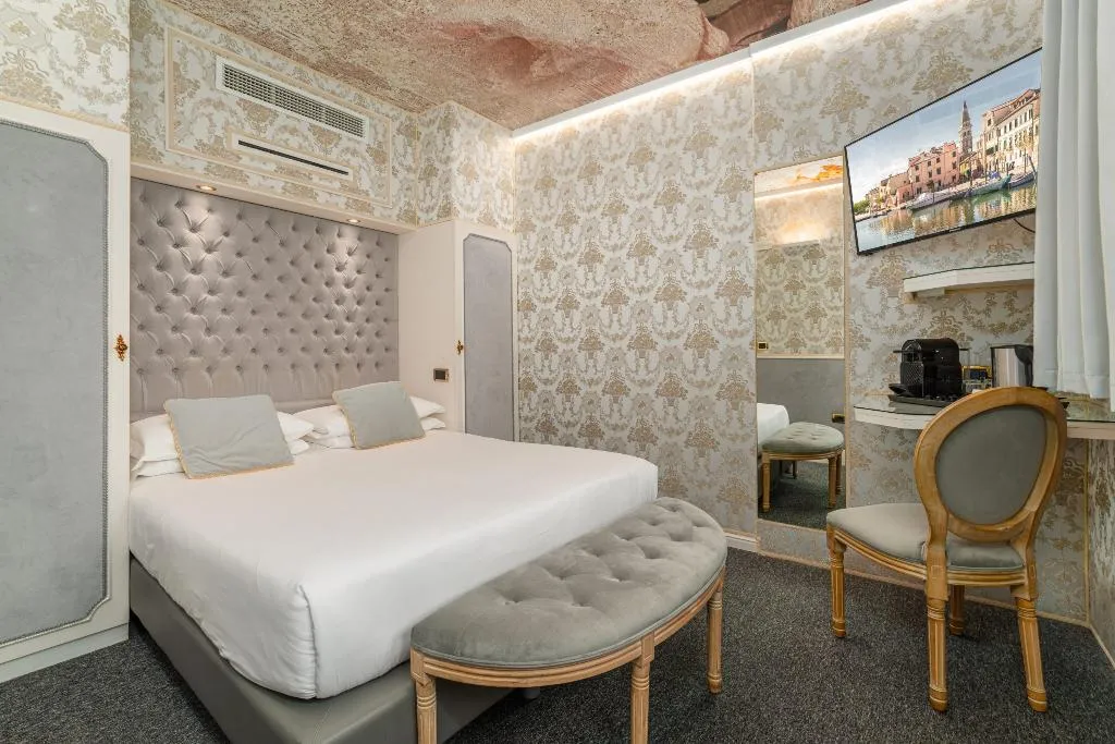 DOUBLE STANDARD Room, Palazzo Paruta, Venice