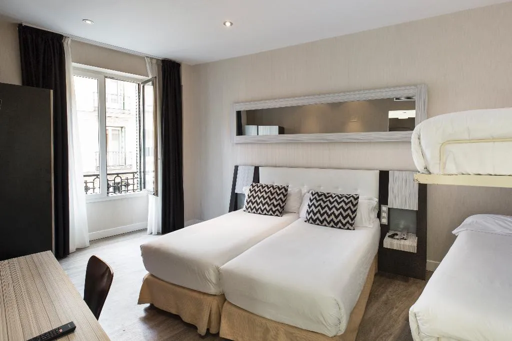 QUADRUPLE STANDARD Room, Petit Palace Triball, Madrid