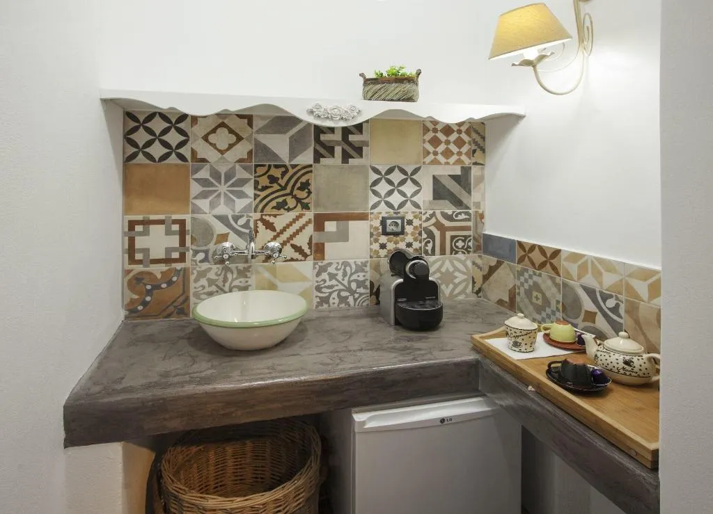 Room, Miland Suites, Santorini