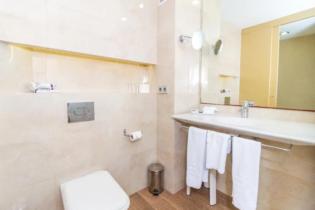 Double or Twin SIDE SEA VIEW Room, Eix Platja Daurada Hotel & SPA, Majorca