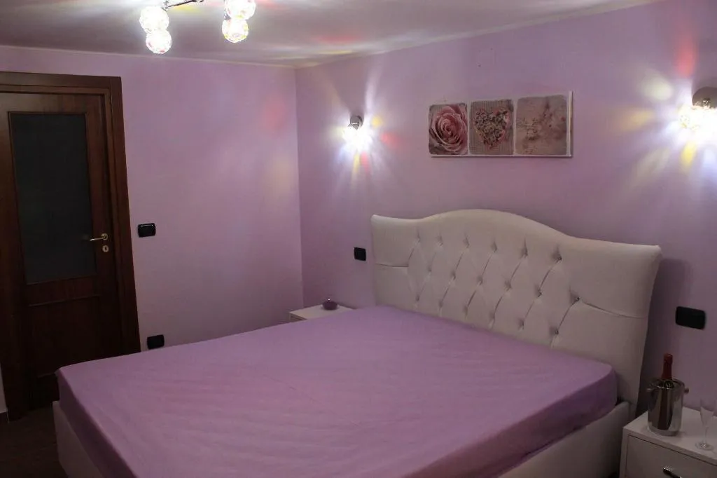 Room, Sanfralù, Naples