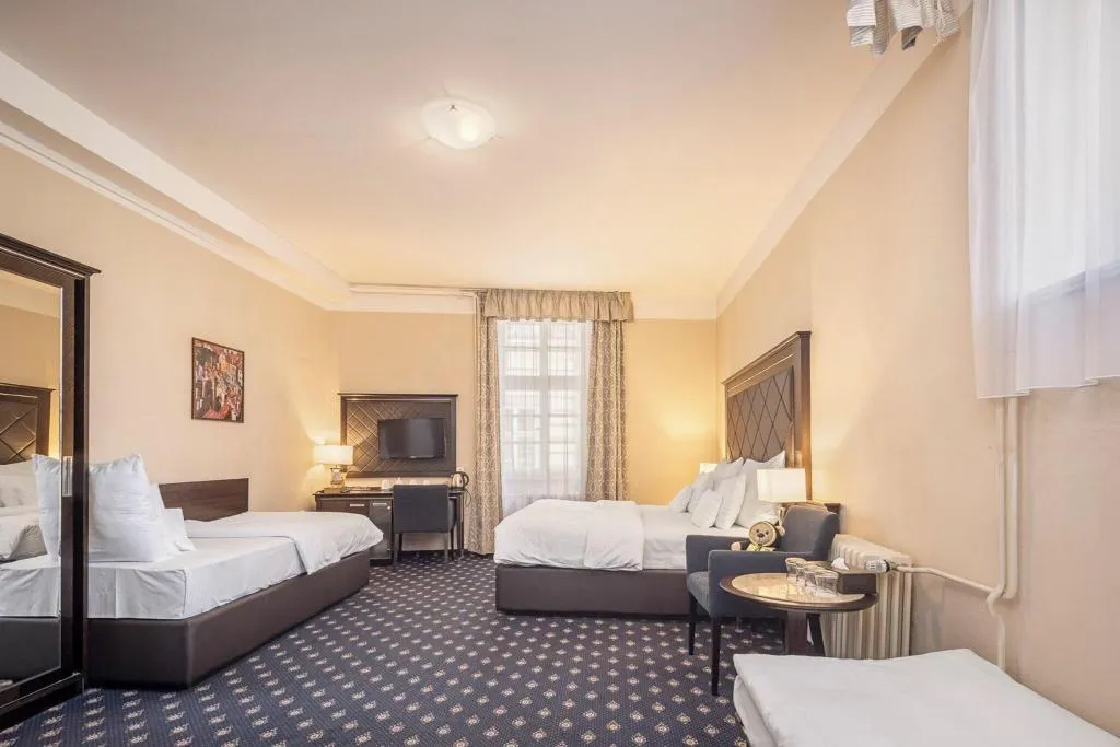 QUADRUPLE DELUXE KING BED Room, Pytloun Old Armoury Hotel Prague, Prague