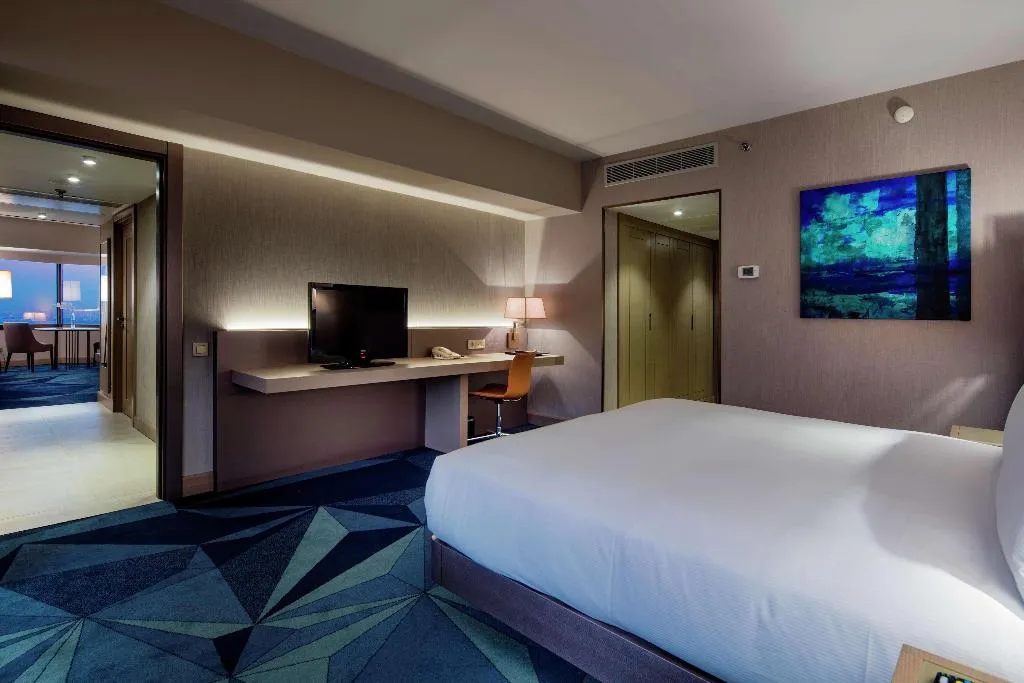 SUITE DELUXE Room, Hilton Izmir, Izmir
