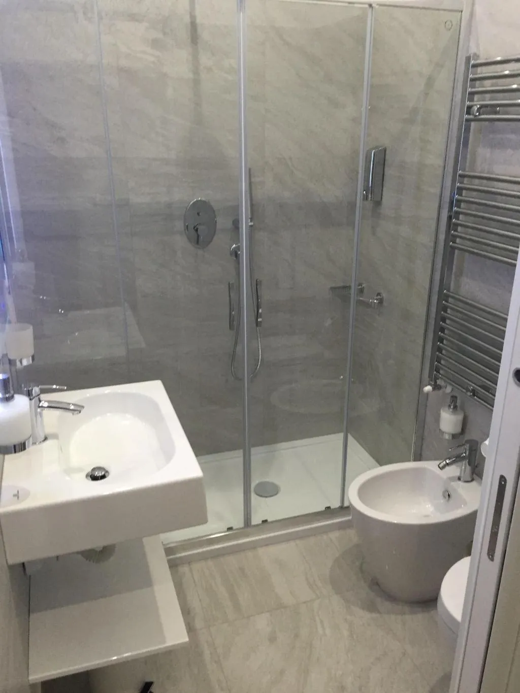 Room, Picaflor, Milan