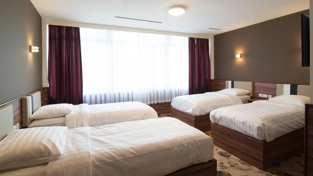 QUADRUPLE STANDARD Room, Kings Court, Amsterdam