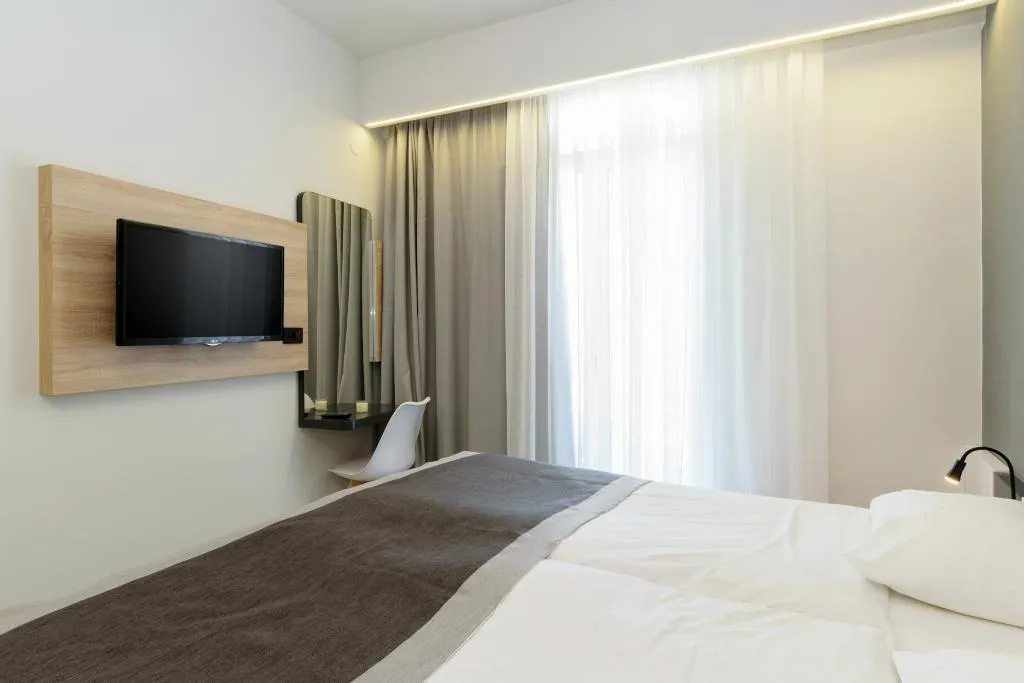 Double or Twin GARDEN VIEW Room, Renieris Hotel, Crete