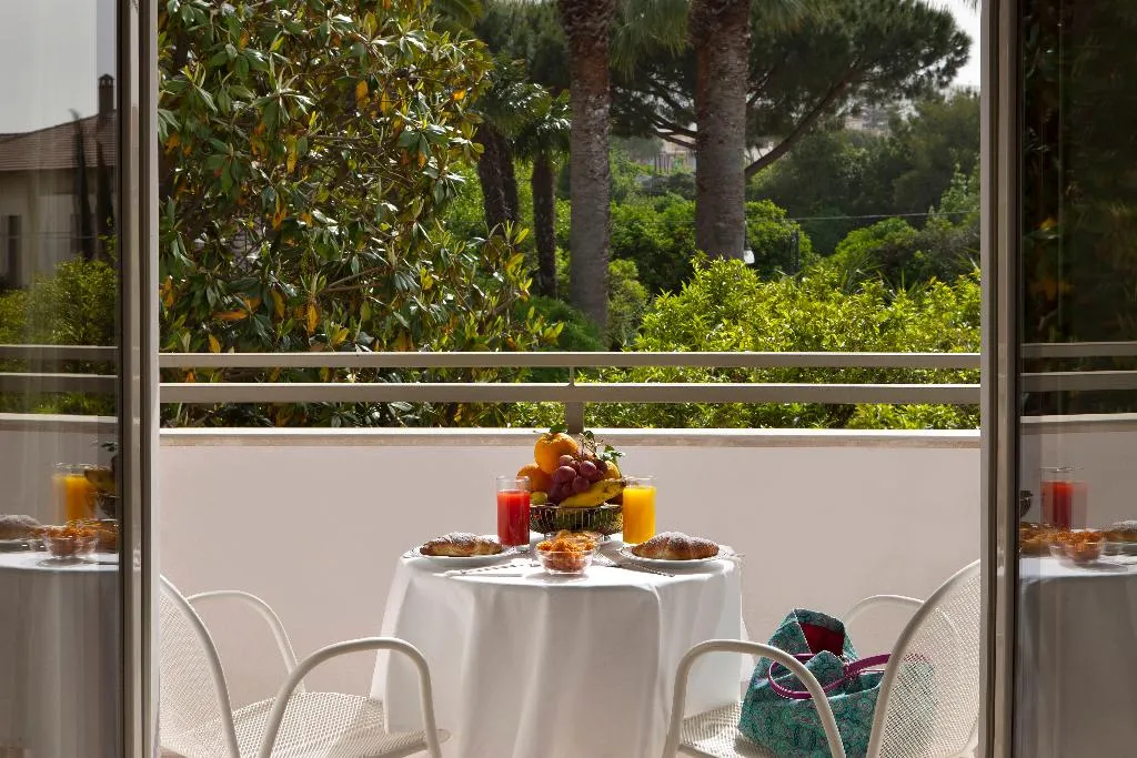 Double or Twin CLASSIC WITH BALCONY Room, Hotel Alpha, Naples