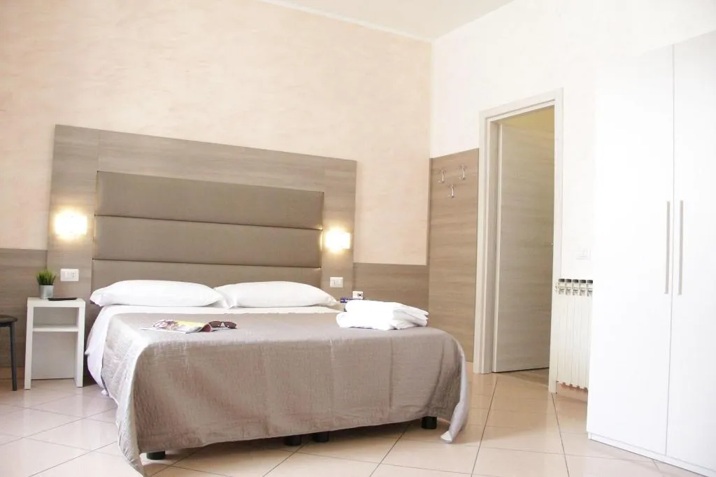 Room, Hotel Siro, Milan