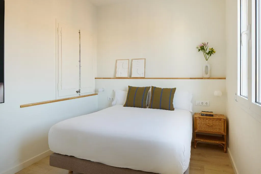 APARTMENT TWO BEDROOMS WITH TERRACE Room, Factory Apartments Barcelona, Barcelona