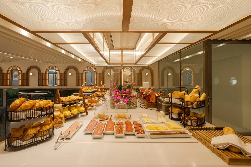 Restaurant, Luster Hotel, Lisbon