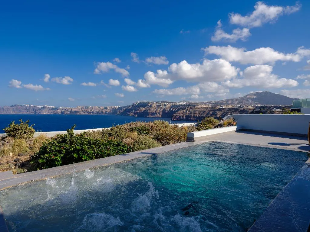 SUITE DELUXE WITH PRIVATE POOL Room, Neptune Luxury Spa Suites, Santorini