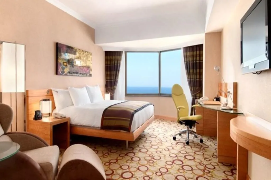 DOUBLE SINGLE USE DELUXE SEA VIEW Room, Hilton Izmir, Izmir