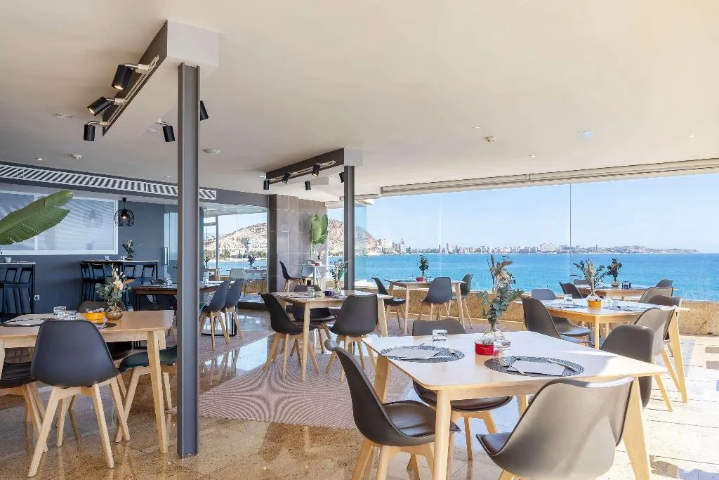 Restaurant, Suit d M correct code to use 3695, Costa Blanca