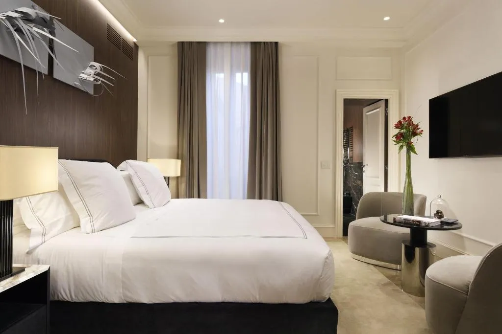 Room, The First Dolce, Rome