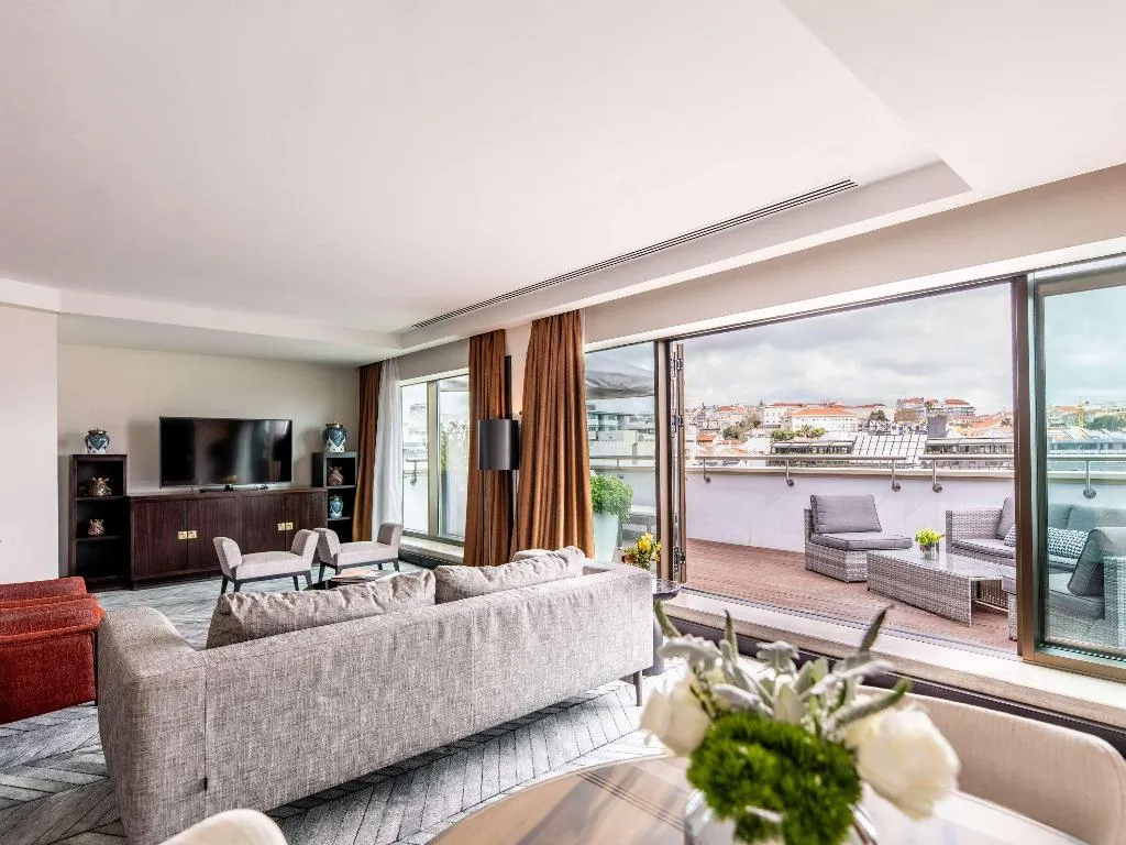 SUITE KING SIZE BED Room, Sofitel Lisbon Liberdade, Lisbon