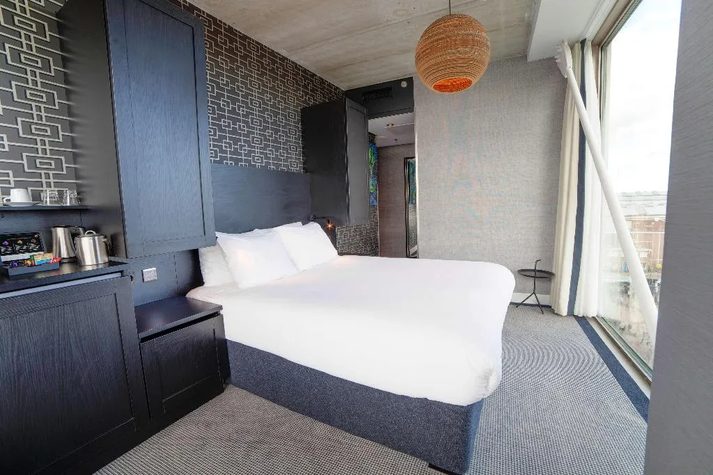 DOUBLE SUPERIOR QUEEN BED Room, DoubleTree by Hilton NDSM Wharf, Amsterdam