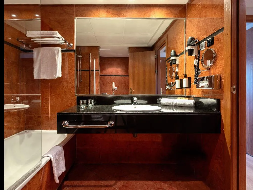 DOUBLE PREMIUM KING BED Room, Madrid Alameda Aeropuerto Affiliated By Melia, Madrid