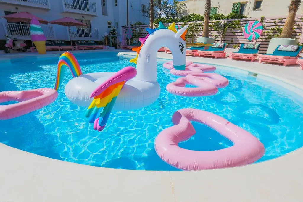 Pool, Wi-Ki-Woo, Ibiza