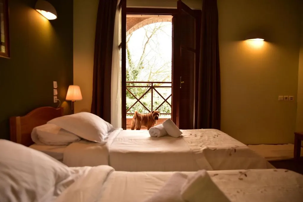Room, Mont Helmos, Athens