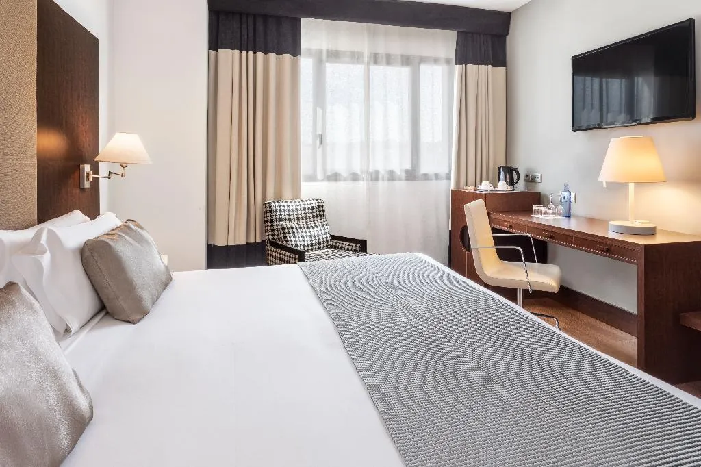 DOUBLE SINGLE USE SUPERIOR Room, Catalonia El Retiro, Madrid