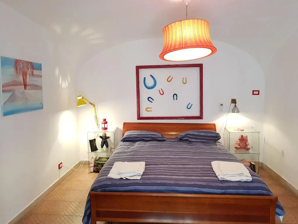 Room, Capa & Coda, Naples