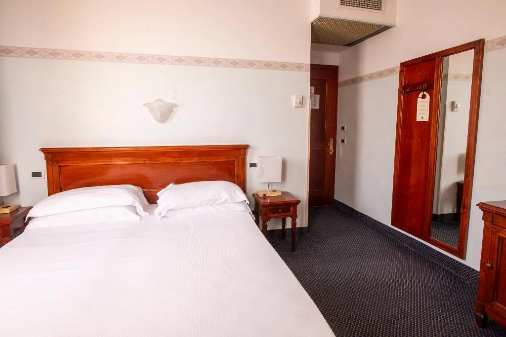 DOUBLE LAGOON VIEW Room, Russo Palace, Venice