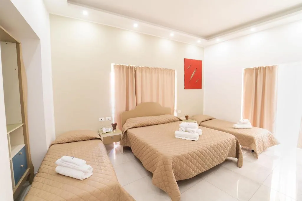 Room, Royal Art House H Duomo (Albergo diffuso), Naples