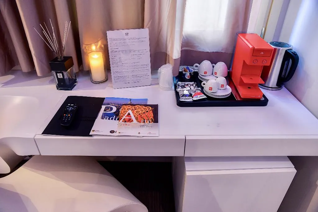 DOUBLE SINGLE USE KING SIZE BED Room, Le Camp Suite & SPA, Venice