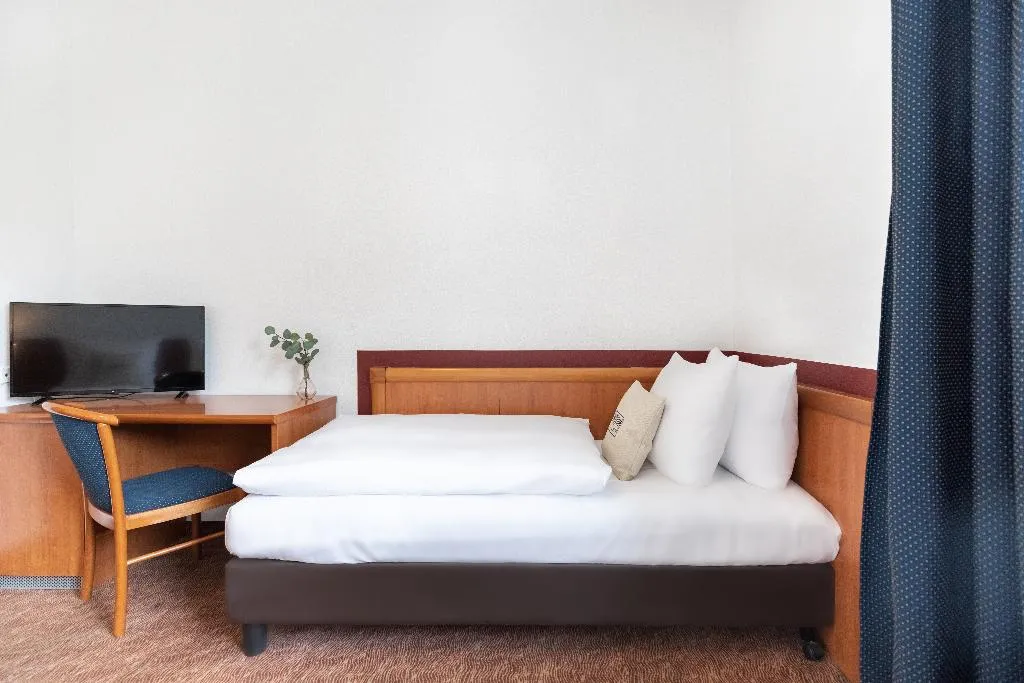 TRIPLE STANDARD Room, Hotel Aldea Berlin Centrum, Berlin